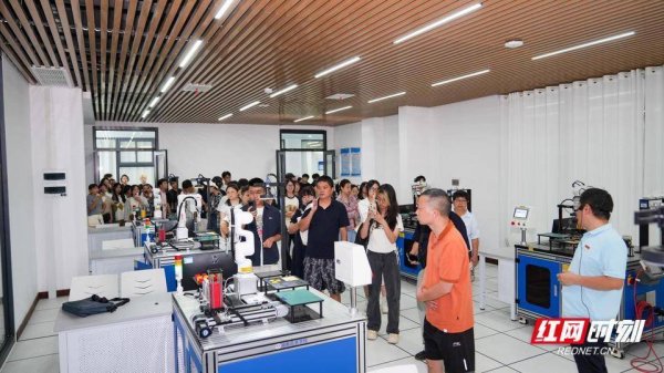 中华金配 沉浸式探校！湖南信息学院校园开放日来了