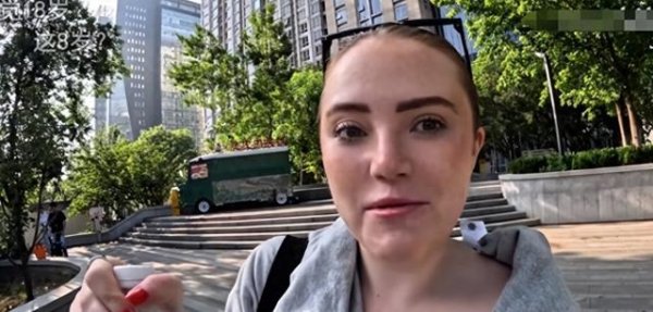 云操盘 丢人现眼! 英国网红不当言论惹众怒: 长城不就是一堵墙吗?